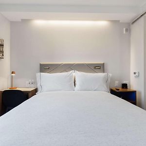 1 Full Bed
